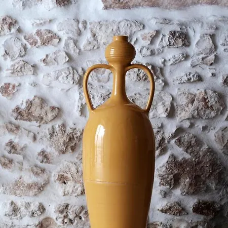 White أوستوني