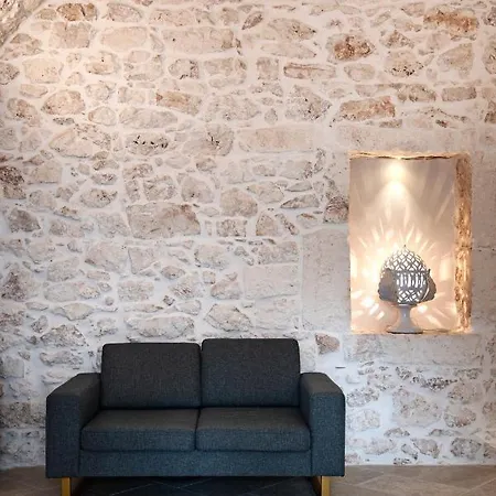 Apartment White *